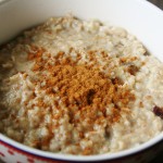 Havermoutpap met rozijnen en kaneel